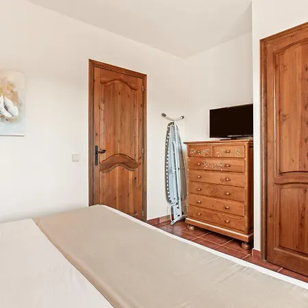 25 Lola Flores Villa